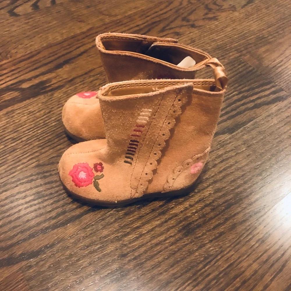 Gap suede booties size 4